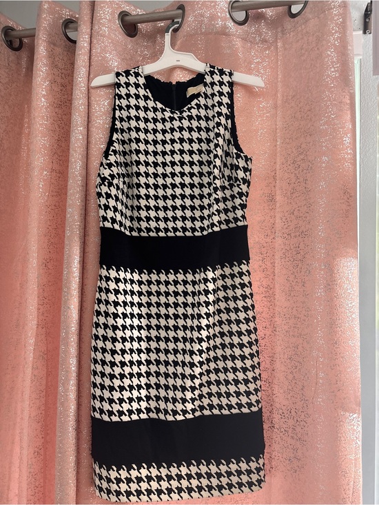 Michael Kors Dresses & Skirts - Michael Kors Black & White Houndstooth Midi Sheath Dress